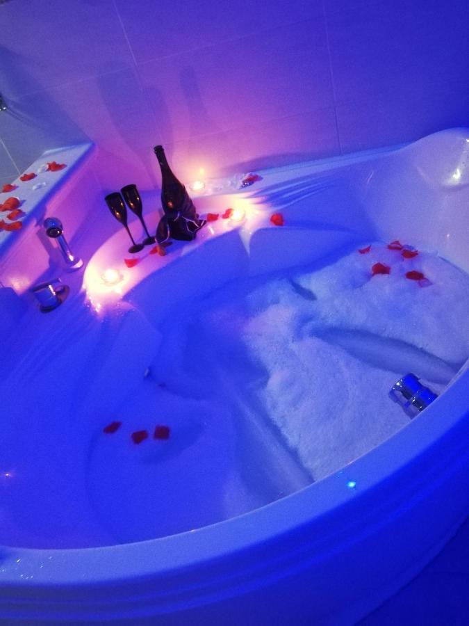 V&M Suite Con Jacuzzi Ostuni Exterior photo