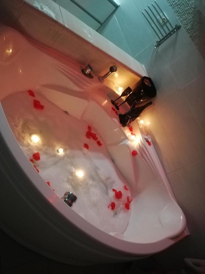 V&M Suite Con Jacuzzi Ostuni Exterior photo