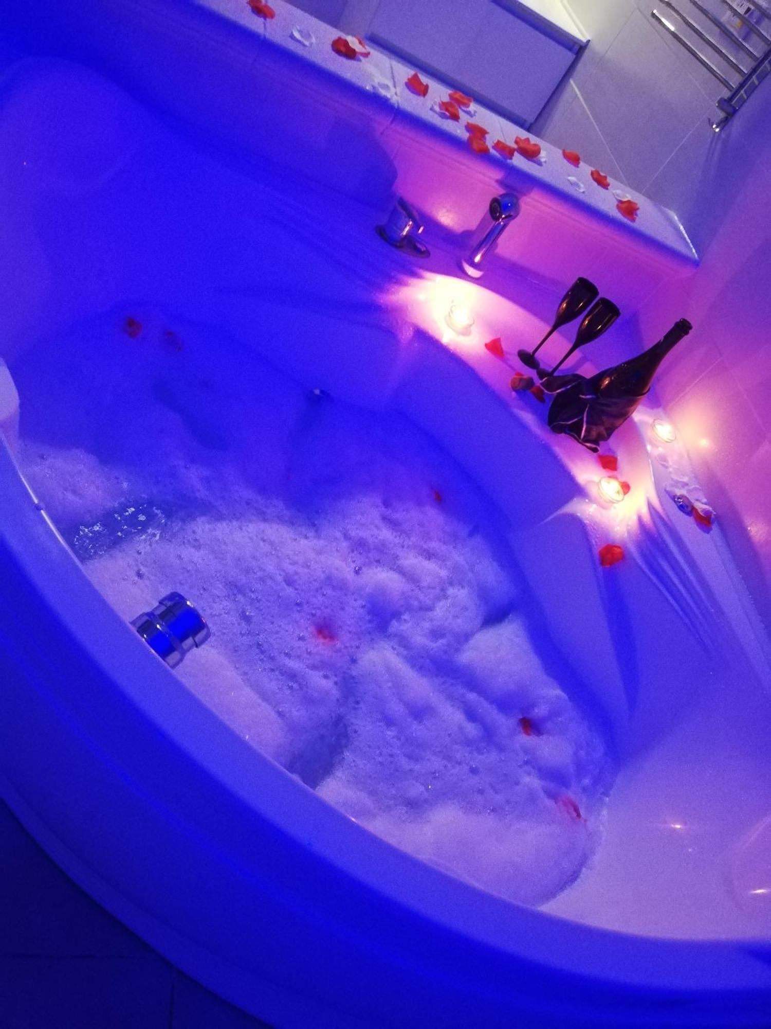 V&M Suite Con Jacuzzi Ostuni Exterior photo